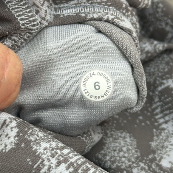 Lululemon Wunder Under Scalloped Hem High-Rise Crop 23" *Luxtreme Roll Down - Picture 3 of 5